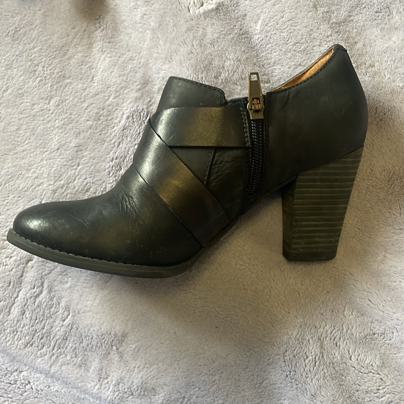 Clarks Indigo leather buckle booties - Picture 2 of 9
